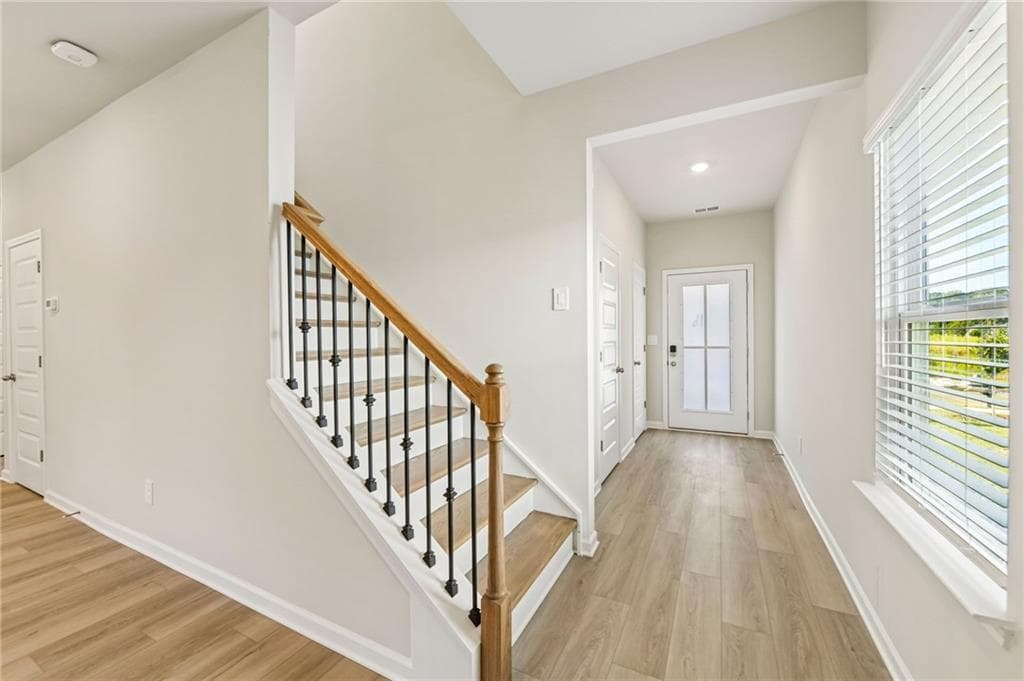 4 bedroom, 4 bathroom, 2,199 sq ft single family residence for sale at 5545 Ernst Lane, Cumming, GA 30041 — photo 9