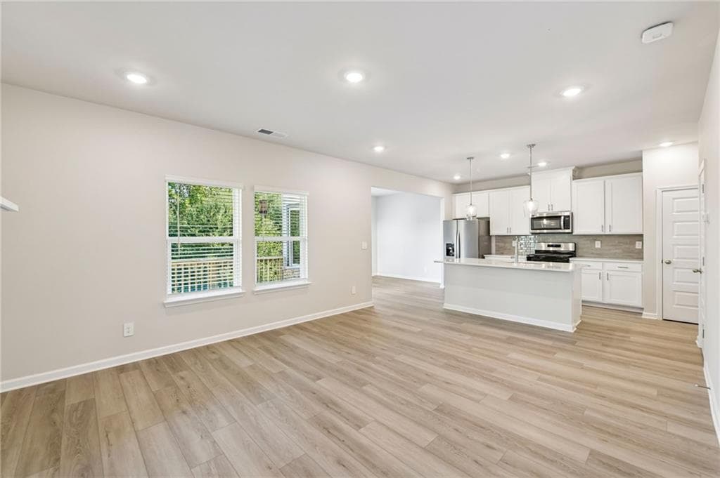 4 bedroom, 4 bathroom, 2,199 sq ft single family residence for sale at 5545 Ernst Lane, Cumming, GA 30041 — photo 10