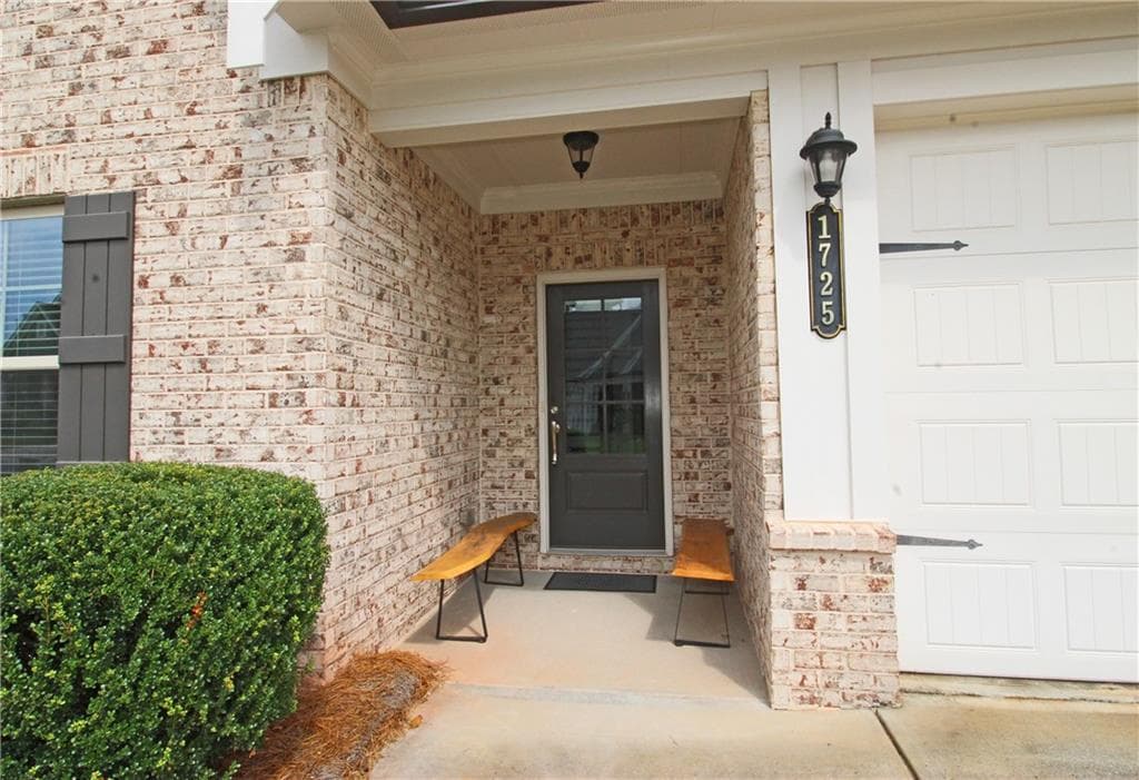 4 bedroom, 3 bathroom, 2,752 sq ft single family residence for sale at 1725 Nestledown Drive, Cumming, GA 30040 — photo 2