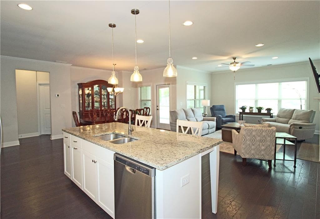4 bedroom, 3 bathroom, 2,752 sq ft single family residence for sale at 1725 Nestledown Drive, Cumming, GA 30040 — photo 7
