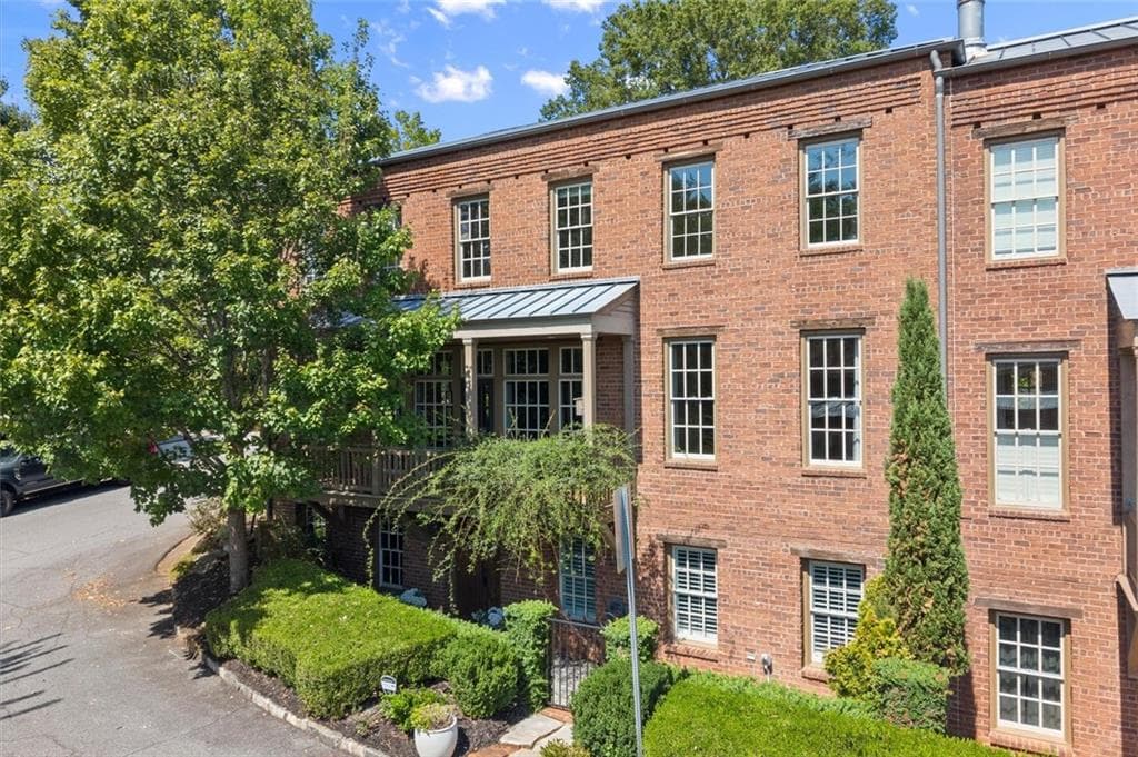 3 bedroom, 4 bathroom, 3,300 sq ft townhouse for sale at 65 Sloan Street 3, Roswell, GA 30075 — photo 2