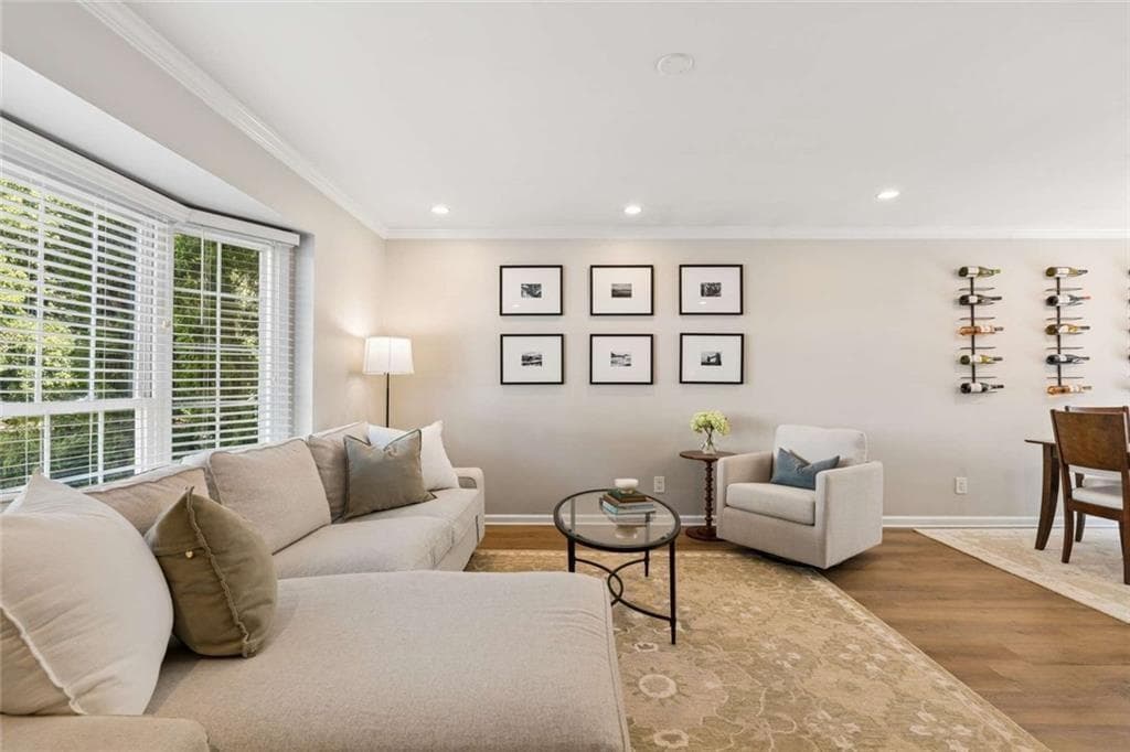 2 bedroom, 2 bathroom, 1,108 sq ft townhouse for sale at 136 NW Peachtree Memorial Drive VA 1, Atlanta, GA 30309 — photo 2