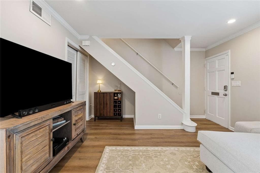2 bedroom, 2 bathroom, 1,108 sq ft townhouse for sale at 136 NW Peachtree Memorial Drive VA 1, Atlanta, GA 30309 — photo 6