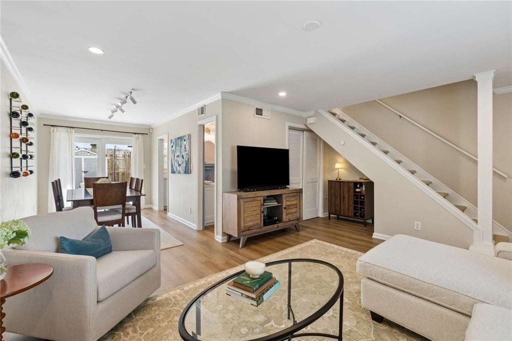 2 bedroom, 2 bathroom, 1,108 sq ft townhouse for sale at 136 NW Peachtree Memorial Drive VA 1, Atlanta, GA 30309 — photo 7