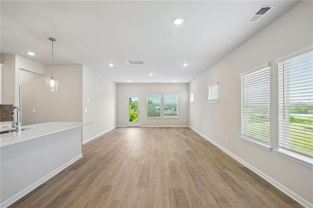 5 bedroom, 3 bathroom, 2,352 sq ft single family residence for sale at 2865 Aralynn Way, College Park, GA 30337 — photo 6