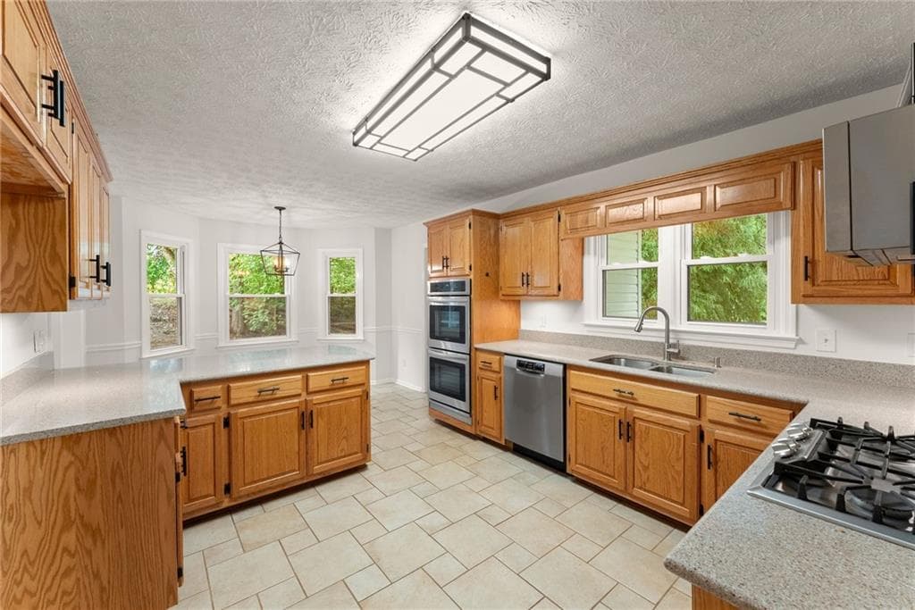 4 bedroom, 4 bathroom, 2,438 sq ft single family residence for sale at 4001 Catawba Ridge, Gainesville, GA 30506 — photo 8