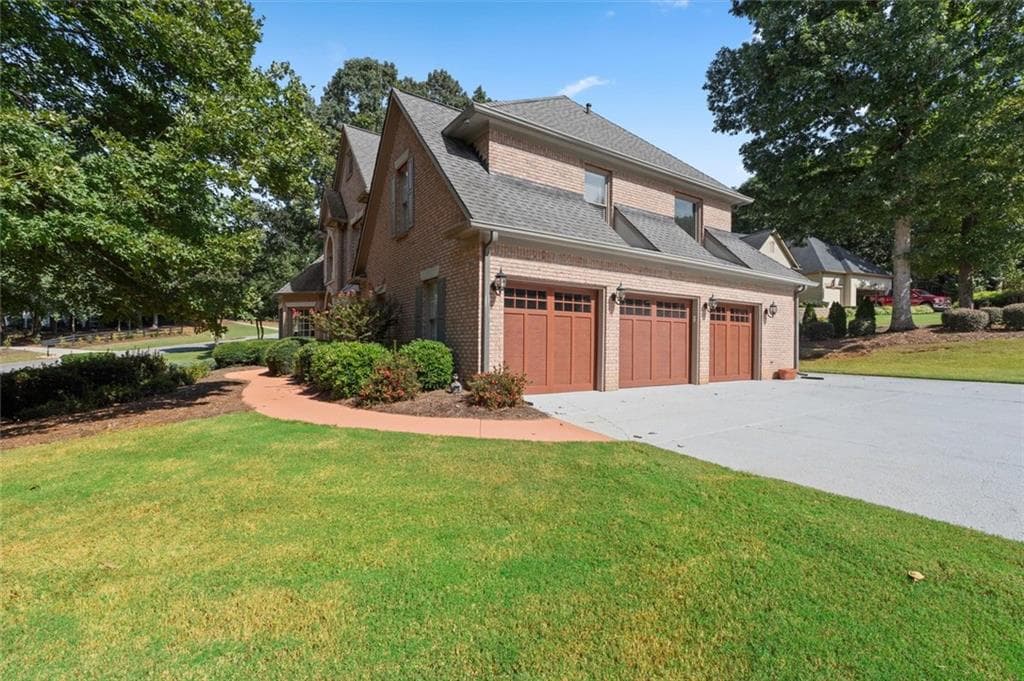 4 bedroom, 3 bathroom, 2,771 sq ft single family residence for sale at 1720 Monarch Court, Cumming, GA 30041 — photo 3