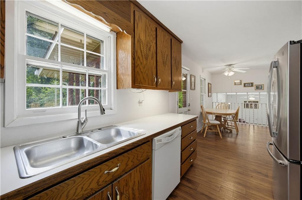 3 bedroom, 2 bathroom, 1,615 sq ft single family residence for sale at 3404 Hill Drive, Duluth, GA 30096 — photo 6
