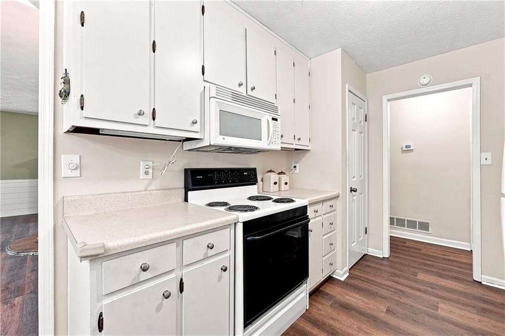 4 bedroom, 2 bathroom, 1,954 sq ft single family residence for sale at 3784 Butterfield Drive, Kennesaw, GA 30152 — photo 7