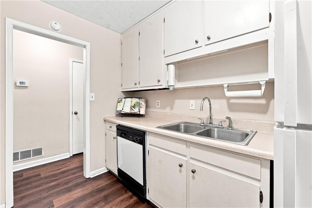 4 bedroom, 2 bathroom, 1,954 sq ft single family residence for sale at 3784 Butterfield Drive, Kennesaw, GA 30152 — photo 8
