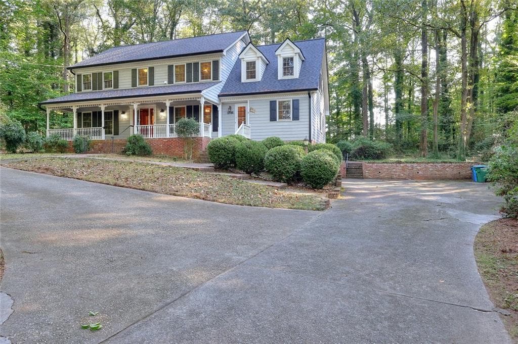 4 bedroom, 3 bathroom, 4,503 sq ft single family residence for sale at 1786 SW Bear Cave, Lilburn, GA 30047 — photo 5