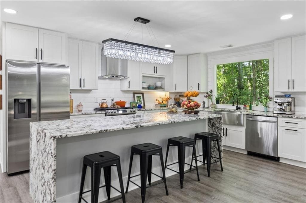 6 bedroom, 5 bathroom, 4,674 sq ft single family residence for sale at 2330 Castle Lane, Marietta, GA 30062 — photo 4