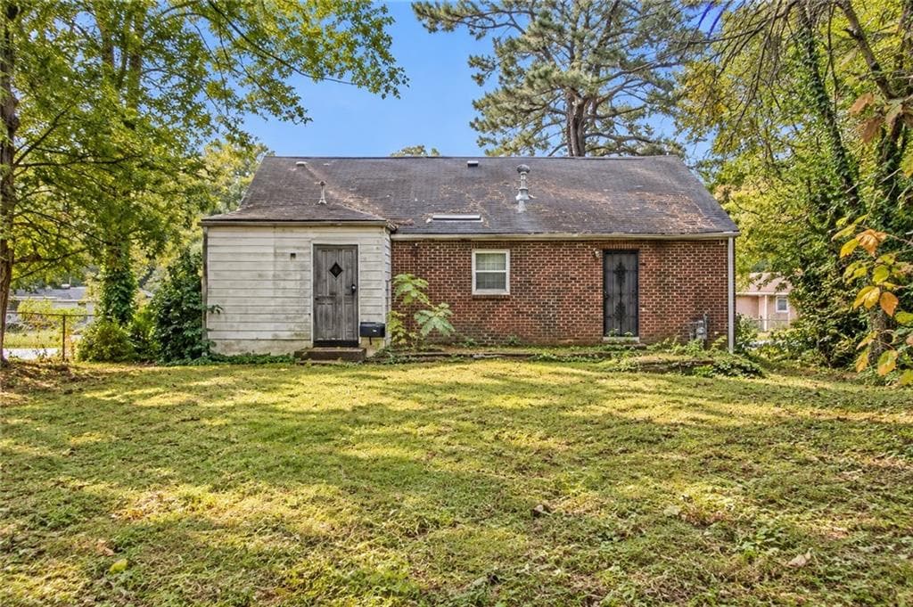 2 bedroom, 1 bathroom, 1,070 sq ft single family residence for sale at 2870 Mcafee Road, Decatur, GA 30032 — photo 3