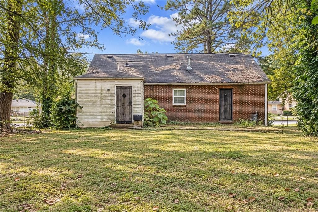 2 bedroom, 1 bathroom, 1,070 sq ft single family residence for sale at 2870 Mcafee Road, Decatur, GA 30032 — photo 4