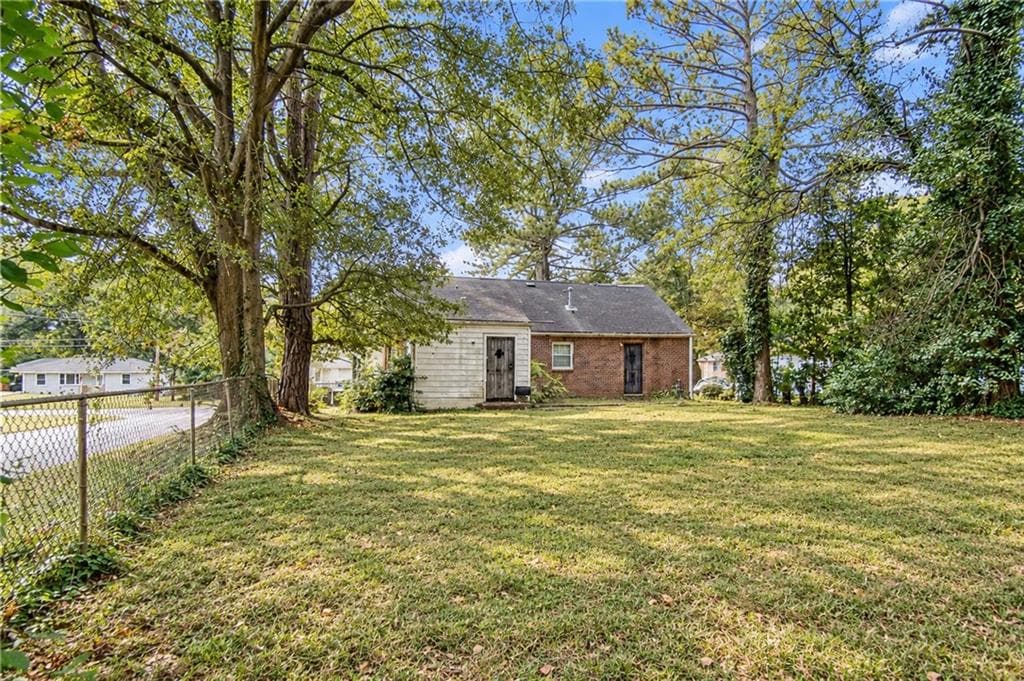 2 bedroom, 1 bathroom, 1,070 sq ft single family residence for sale at 2870 Mcafee Road, Decatur, GA 30032 — photo 5