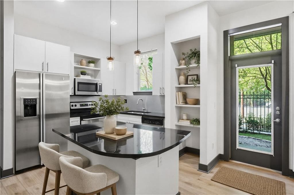 1 bedroom, 1 bathroom, 818 sq ft condominium for sale at 747 Ralph Mcgill Boulevard 202, Atlanta, GA 30312 — photo 2