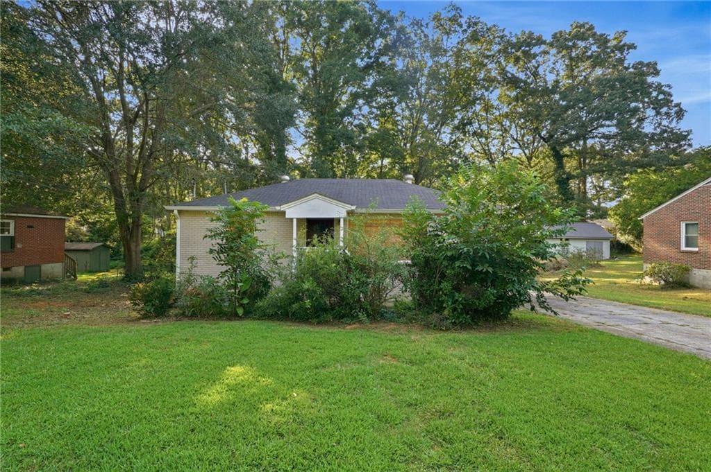 3 bedroom, 1 bathroom, 950 sq ft single family residence for sale at 1877 Selwyn Drive, Decatur, GA 30035