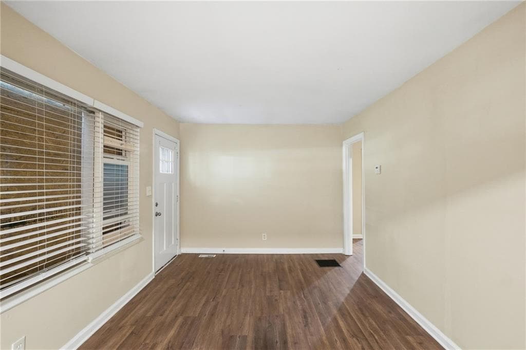 3 bedroom, 1 bathroom, 950 sq ft single family residence for sale at 1877 Selwyn Drive, Decatur, GA 30035 — photo 2