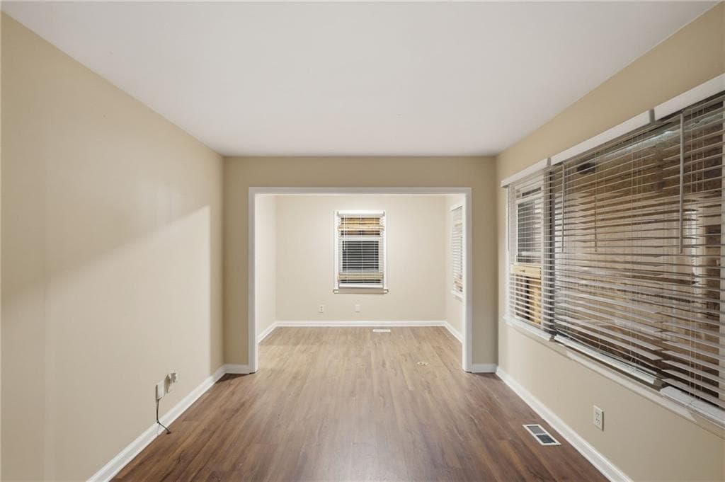 3 bedroom, 1 bathroom, 950 sq ft single family residence for sale at 1877 Selwyn Drive, Decatur, GA 30035 — photo 3
