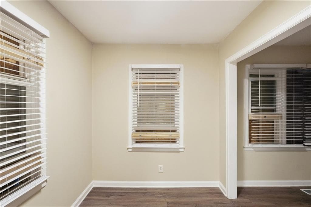 3 bedroom, 1 bathroom, 950 sq ft single family residence for sale at 1877 Selwyn Drive, Decatur, GA 30035 — photo 4