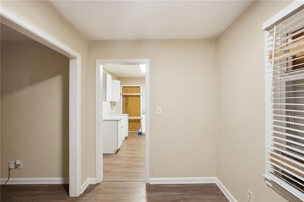 3 bedroom, 1 bathroom, 950 sq ft single family residence for sale at 1877 Selwyn Drive, Decatur, GA 30035 — photo 5