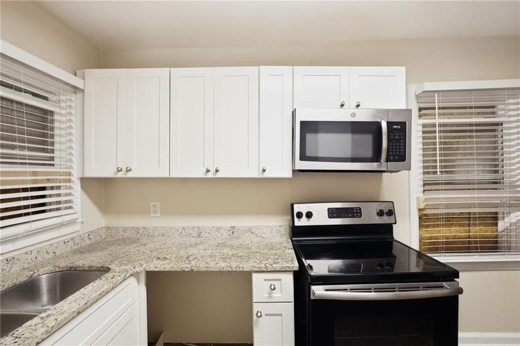 3 bedroom, 1 bathroom, 950 sq ft single family residence for sale at 1877 Selwyn Drive, Decatur, GA 30035 — photo 7