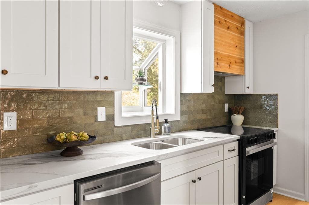 4 bedroom, 3 bathroom, 2,348 sq ft single family residence for sale at 2196 Lunceford Lane, Lilburn, GA 30047 — photo 9