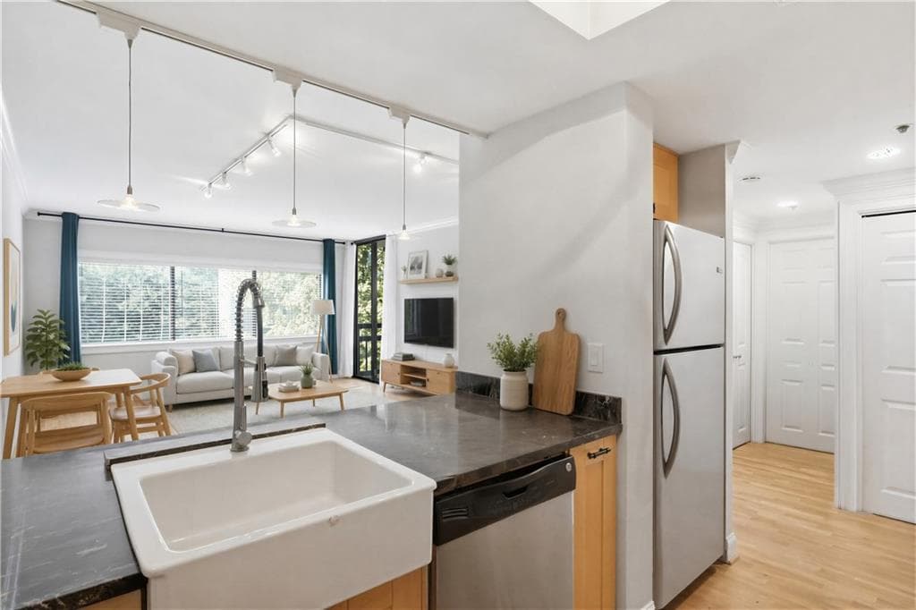 1 bedroom, 1 bathroom, 790 sq ft condominium for rent at 1130 Piedmont Avenue 505, Atlanta, GA 30309 for $2,300 a month — photo 10