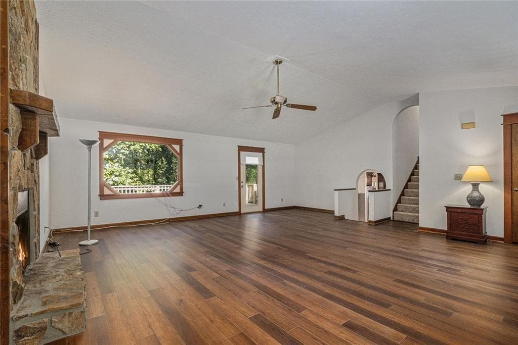3 bedroom, 3 bathroom, 2,304 sq ft single family residence for sale at 219 Park Avenue, Woodstock, GA 30188 — photo 6