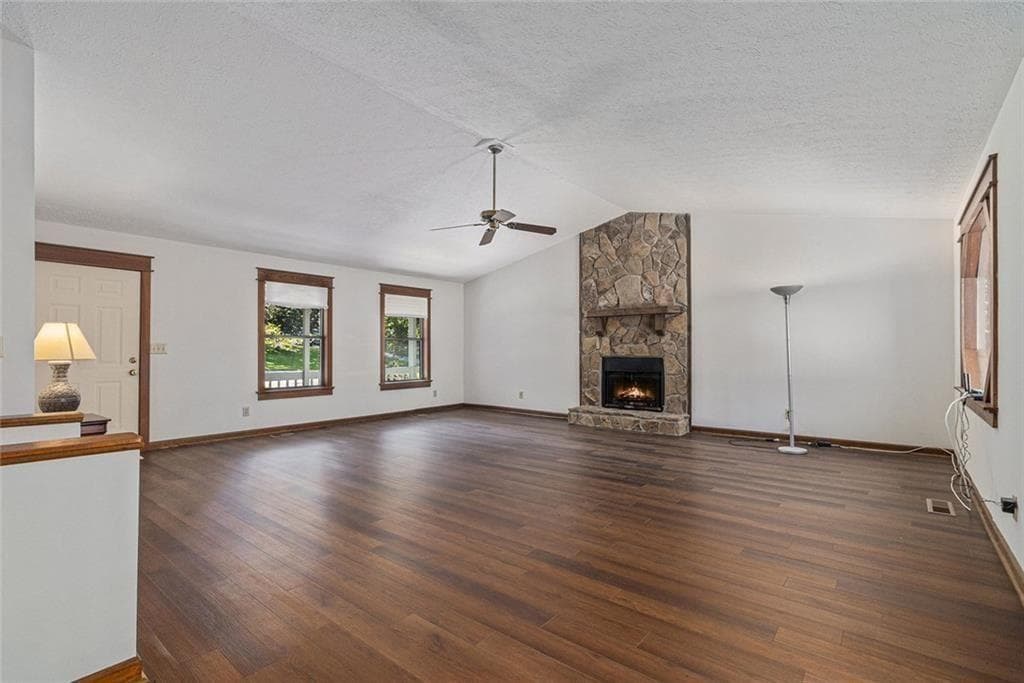 3 bedroom, 3 bathroom, 2,304 sq ft single family residence for sale at 219 Park Avenue, Woodstock, GA 30188 — photo 7