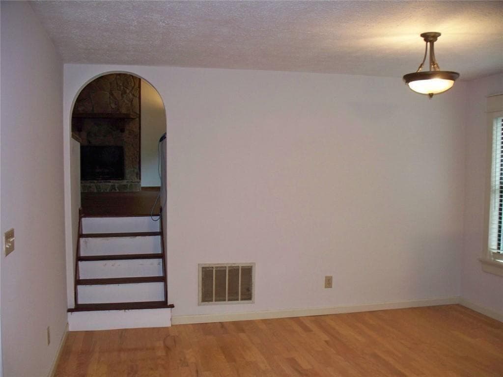 3 bedroom, 3 bathroom, 2,304 sq ft single family residence for sale at 219 Park Avenue, Woodstock, GA 30188 — photo 10