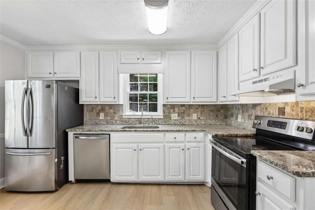 4 bedroom, 2 bathroom, 2,484 sq ft single family residence for sale at 2344 Sawmill Road, Marietta, GA 30064 — photo 3