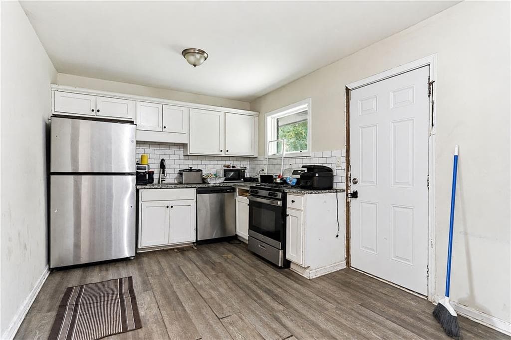 3 bedroom, 3 bathroom, 1,100 sq ft single family residence for sale at 4366 Glenwood Parkway, Decatur, GA 30032 — photo 8