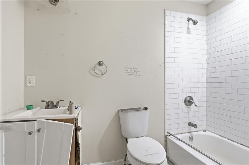 3 bedroom, 3 bathroom, 1,100 sq ft single family residence for sale at 4366 Glenwood Parkway, Decatur, GA 30032 — photo 9