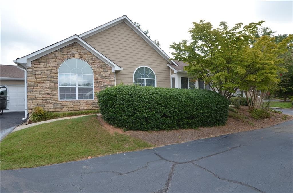 3 bedroom, 2 bathroom, 1,423 sq ft condominium for sale at 1867 Kolb Farm Circle, Marietta, GA 30008 — photo 3