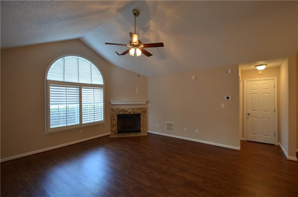 3 bedroom, 2 bathroom, 1,423 sq ft condominium for sale at 1867 Kolb Farm Circle, Marietta, GA 30008 — photo 5