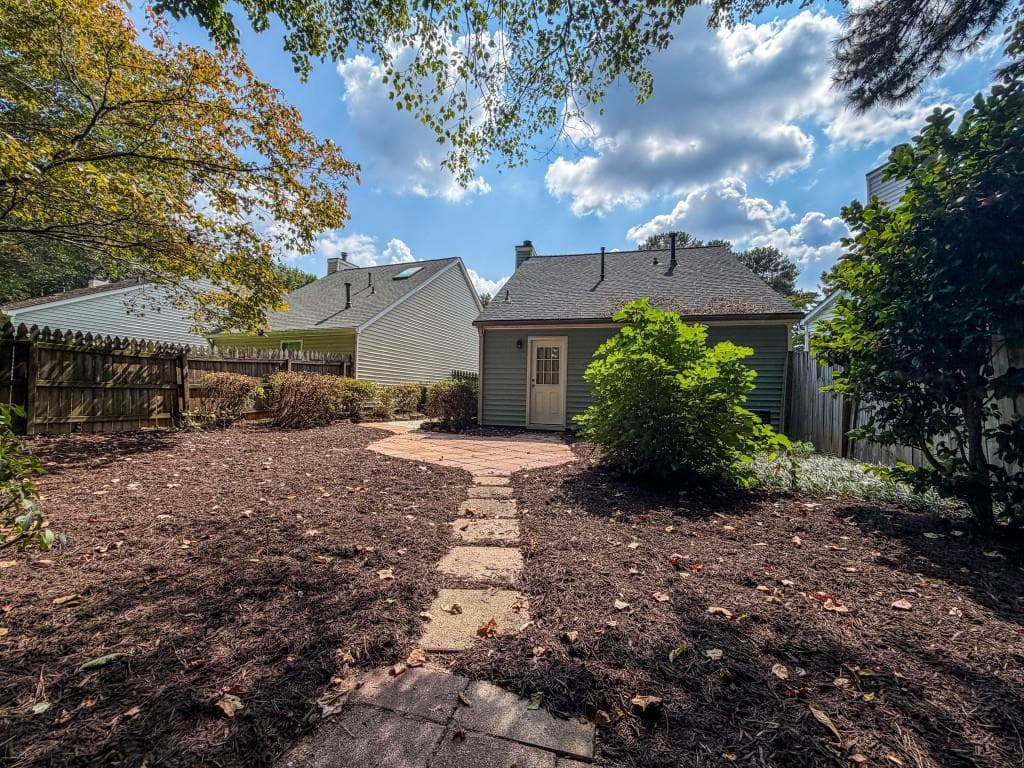 2 bedroom, 2 bathroom, 958 sq ft single family residence for sale at 2764 Saint Charles Lane, Kennesaw, GA 30144 — photo 2