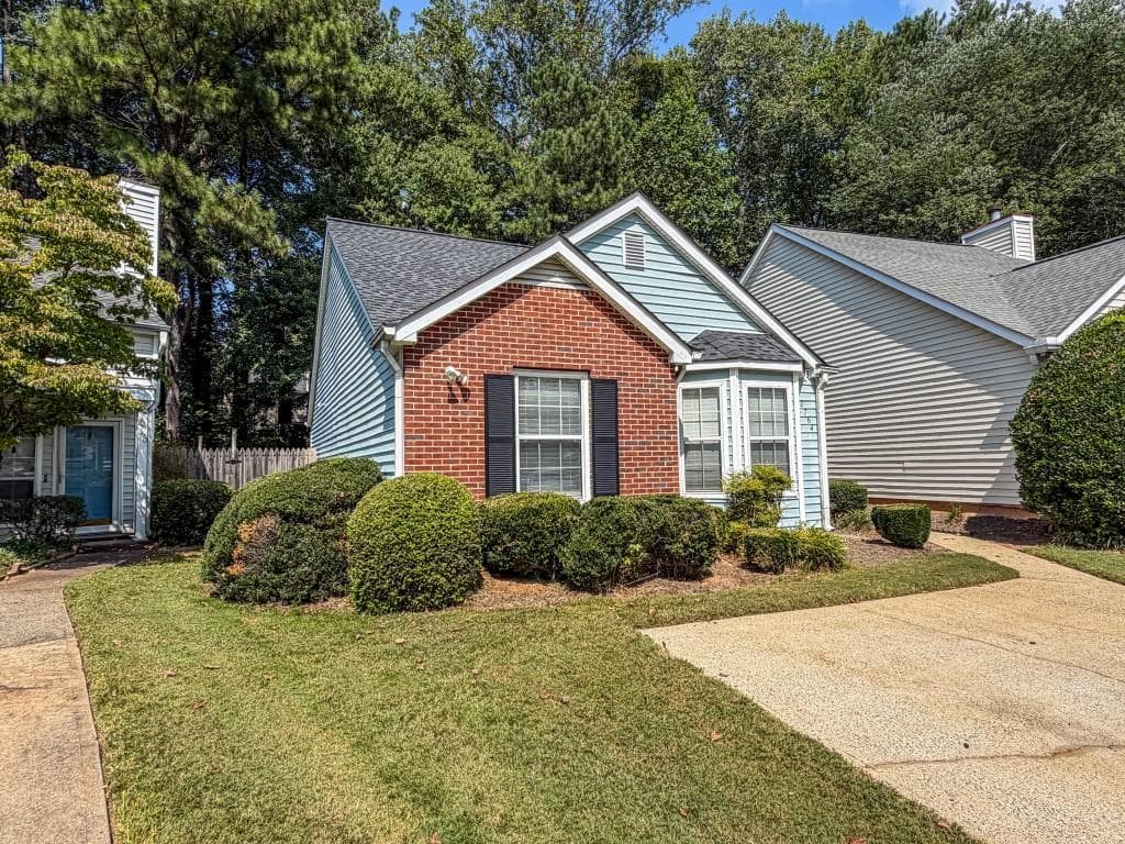 2 bedroom, 2 bathroom, 958 sq ft single family residence for sale at 2764 Saint Charles Lane, Kennesaw, GA 30144 — photo 5