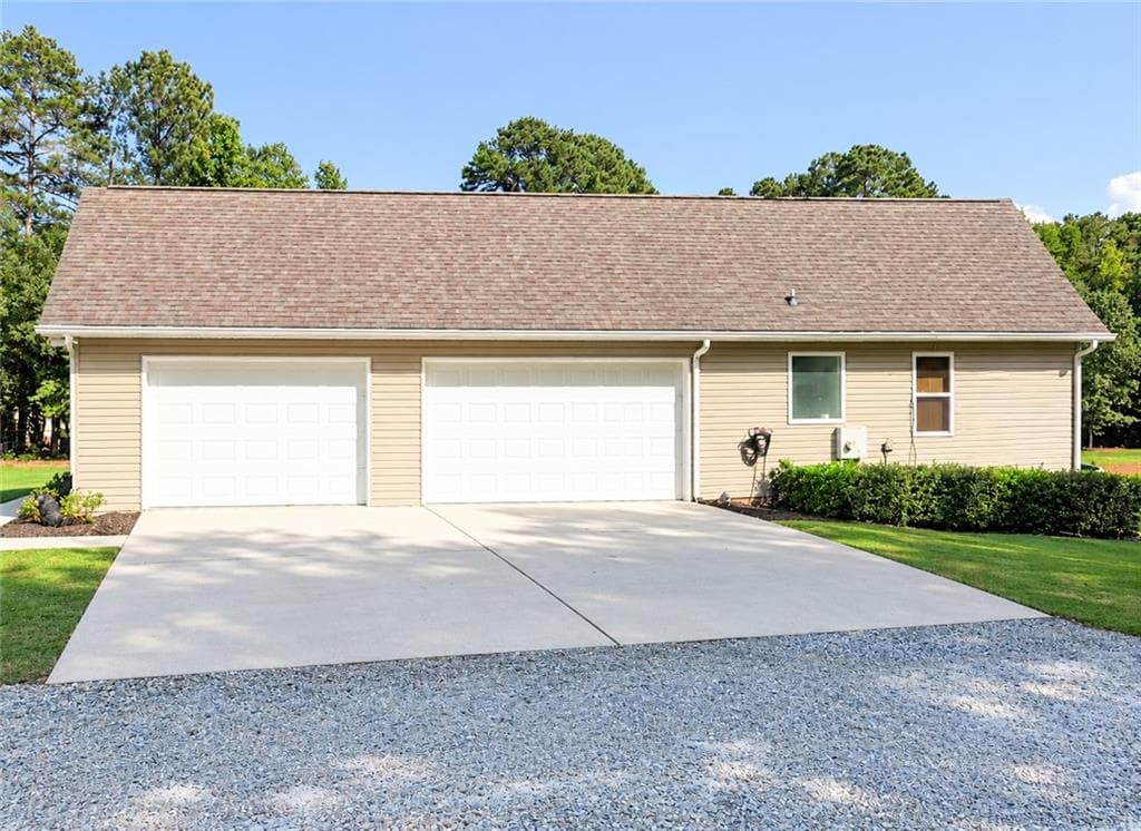 3 bedroom, 2 bathroom, 2,335 sq ft single family residence for sale at 4851 Holly Springs Road, Pendergrass, GA 30567 — photo 10