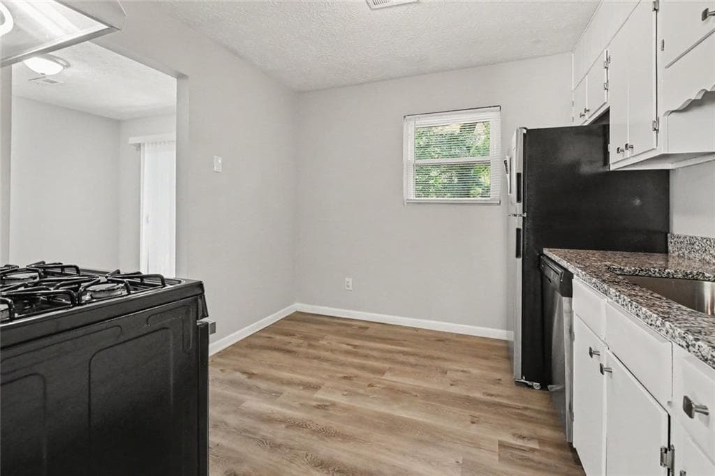 3 bedroom, 2 bathroom, 1,756 sq ft single family residence for sale at 940 Michael Drive, Atlanta, GA 30349 — photo 7