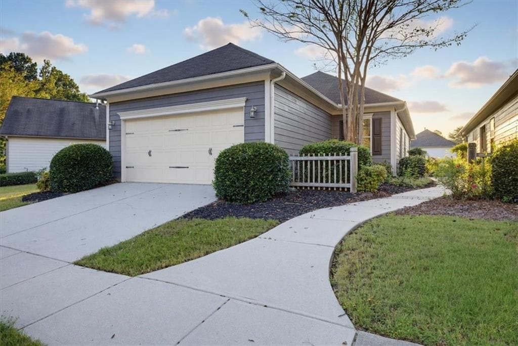 3 bedroom, 2 bathroom, 1,493 sq ft single family residence for sale at 7923 Bluefin Trail, Union City, GA 30291