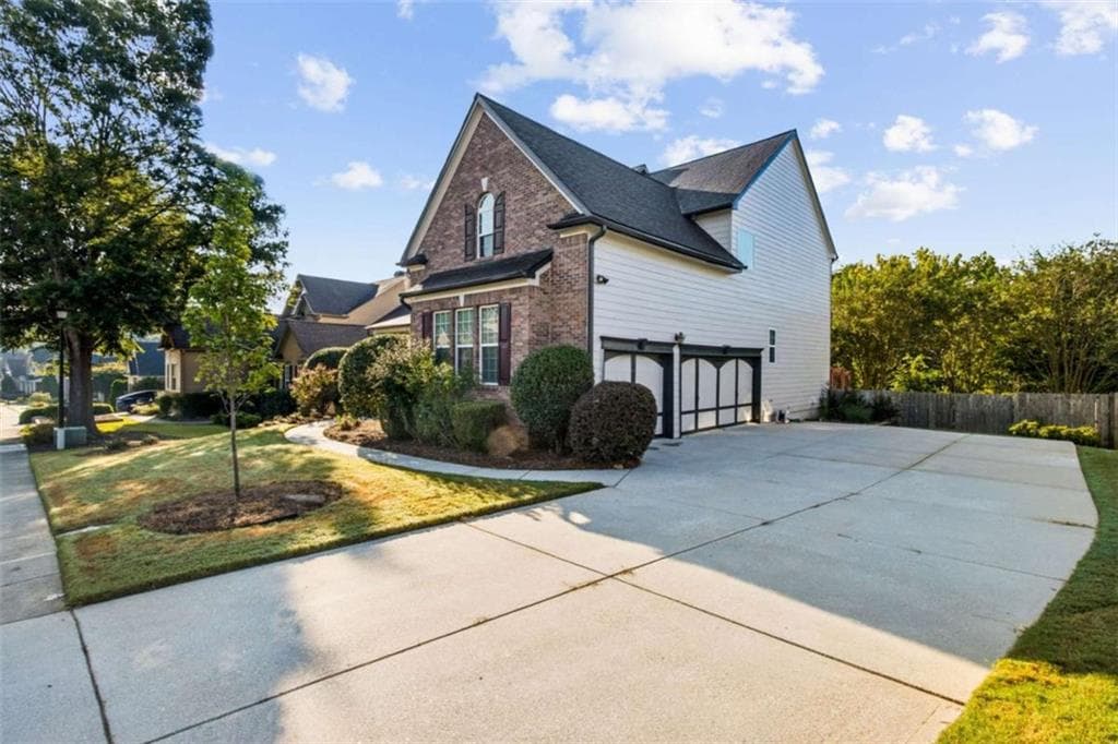 6 bedroom, 5 bathroom, 4,862 sq ft single family residence for sale at 917 Wallace Falls Drive, Braselton, GA 30517 — photo 3