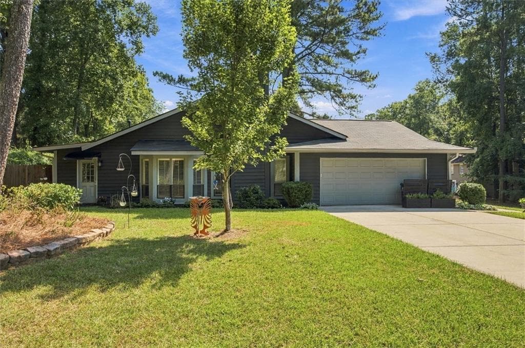 4 bedroom, 2 bathroom, 2,113 sq ft single family residence under contract at 1035 Trailmore Drive, Roswell, GA 30076 — photo 4