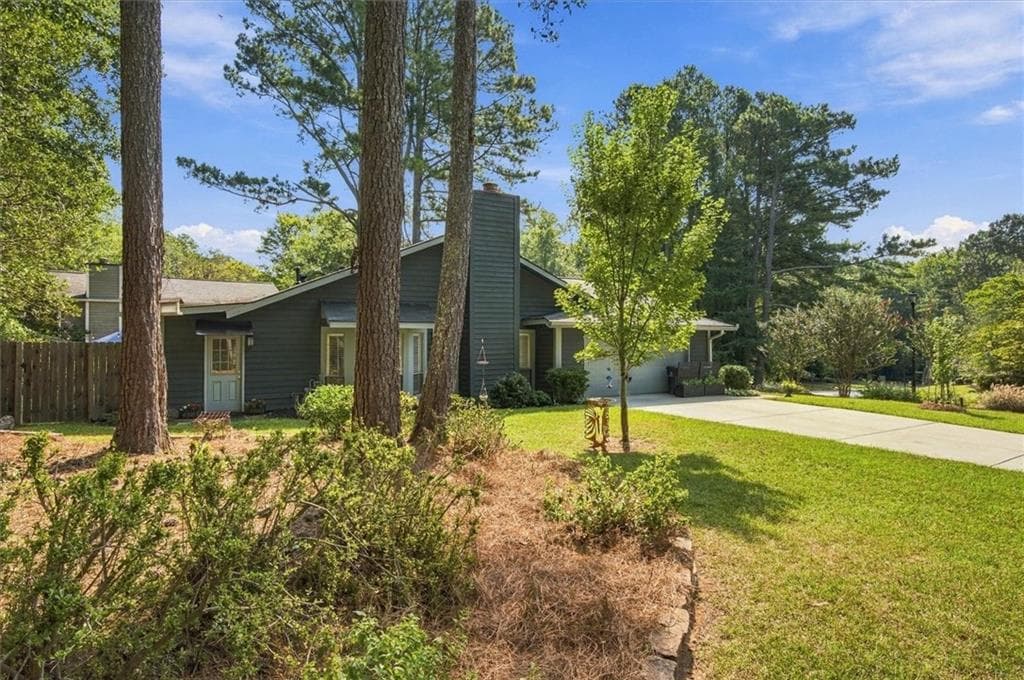 4 bedroom, 2 bathroom, 2,113 sq ft single family residence under contract at 1035 Trailmore Drive, Roswell, GA 30076 — photo 5