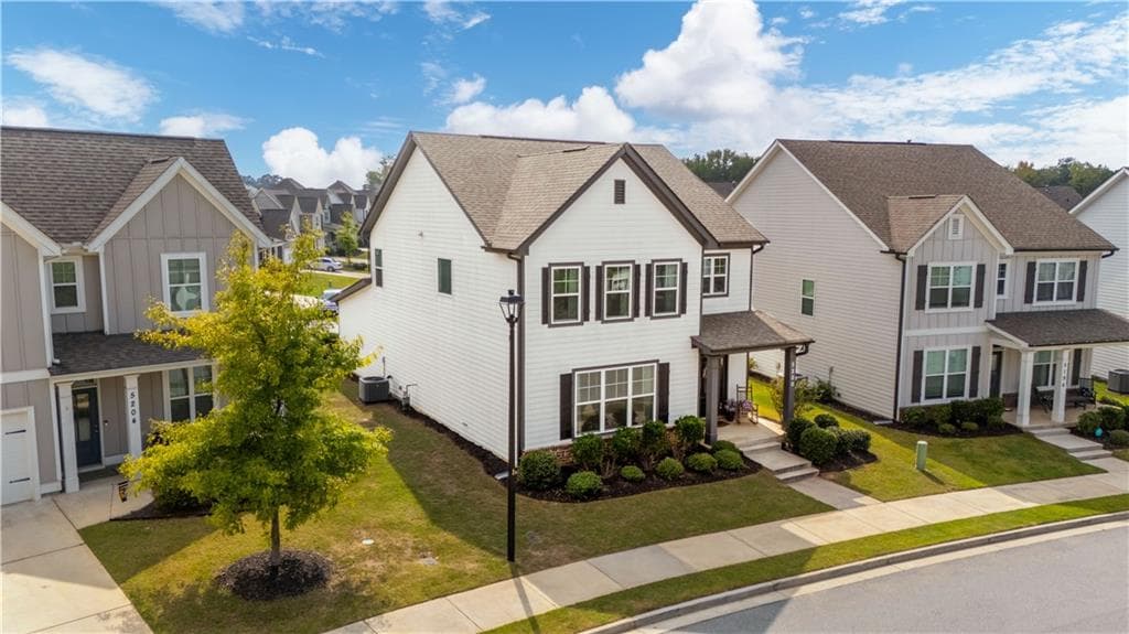 3 bedroom, 3 bathroom, 2,120 sq ft single family residence for sale at 5200 Parkwood Drive, Flowery Branch, GA 30542 — photo 3