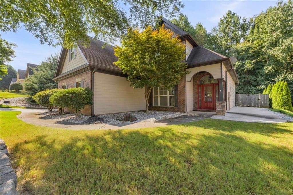 4 bedroom, 3 bathroom, 2,352 sq ft single family residence for sale at 383 Spinner Drive, Jefferson, GA 30549 — photo 3