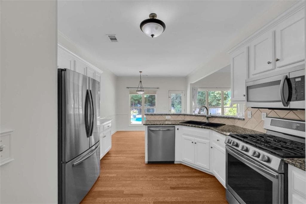 4 bedroom, 3 bathroom, 2,352 sq ft single family residence for sale at 383 Spinner Drive, Jefferson, GA 30549 — photo 9