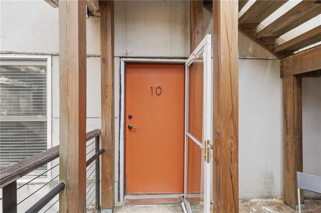 1 bedroom, 1 bathroom, 1,900 sq ft condominium for sale at 244 Peters Street 10, Atlanta, GA 30313