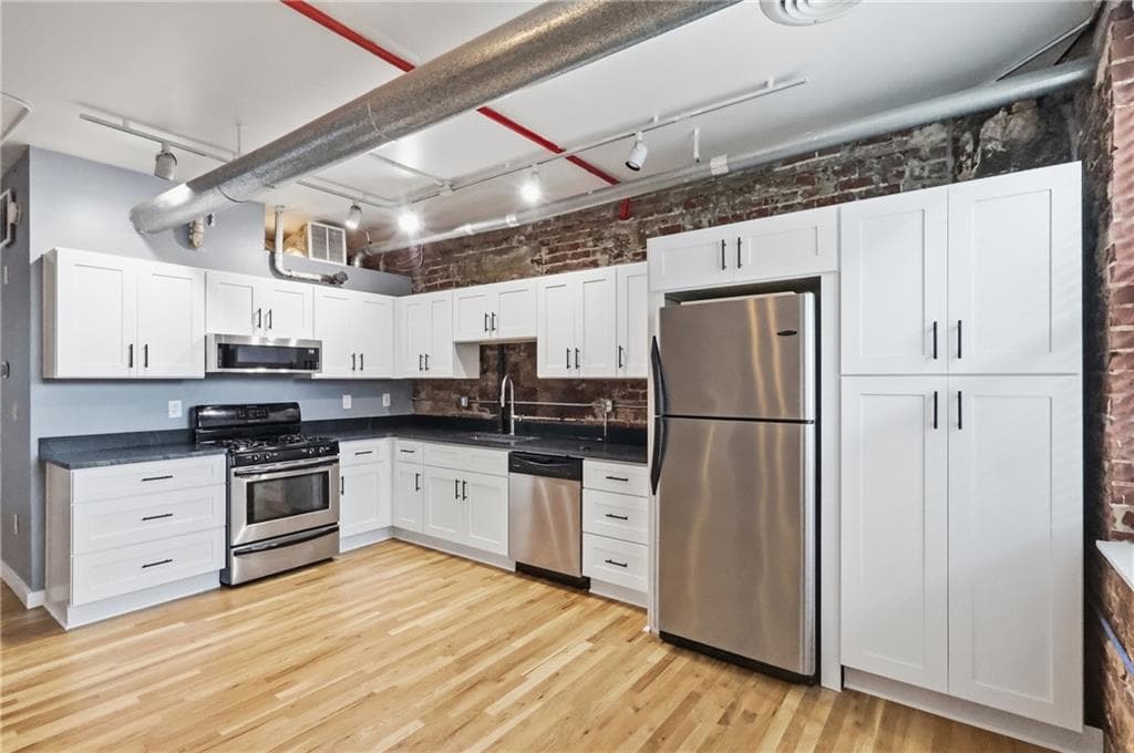 1 bedroom, 1 bathroom, 1,900 sq ft condominium for sale at 244 Peters Street 10, Atlanta, GA 30313 — photo 9