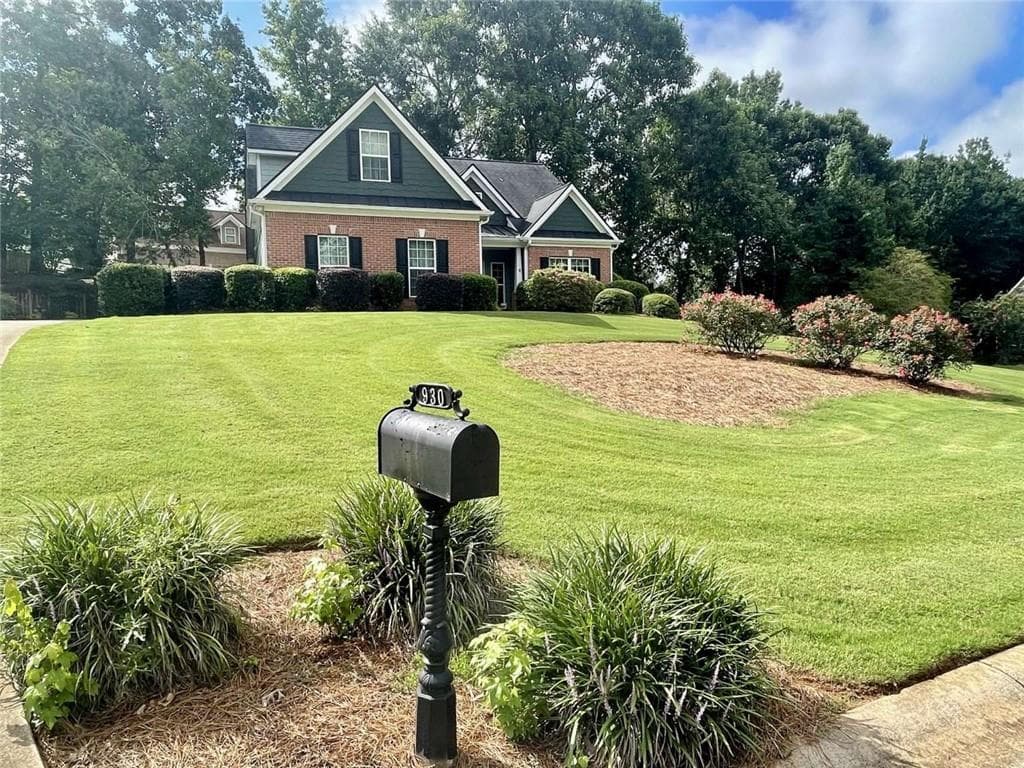4 bedroom, 3 bathroom, 2,026 sq ft single family residence for sale at 930 Vinings Drive, Winder, GA 30680 — photo 2